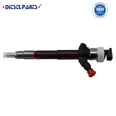 Fuel injector 23670-30300 made of high-speed steel, for diesel engine 2KD-FTV for Toyota Hiace 2.5  2005/07